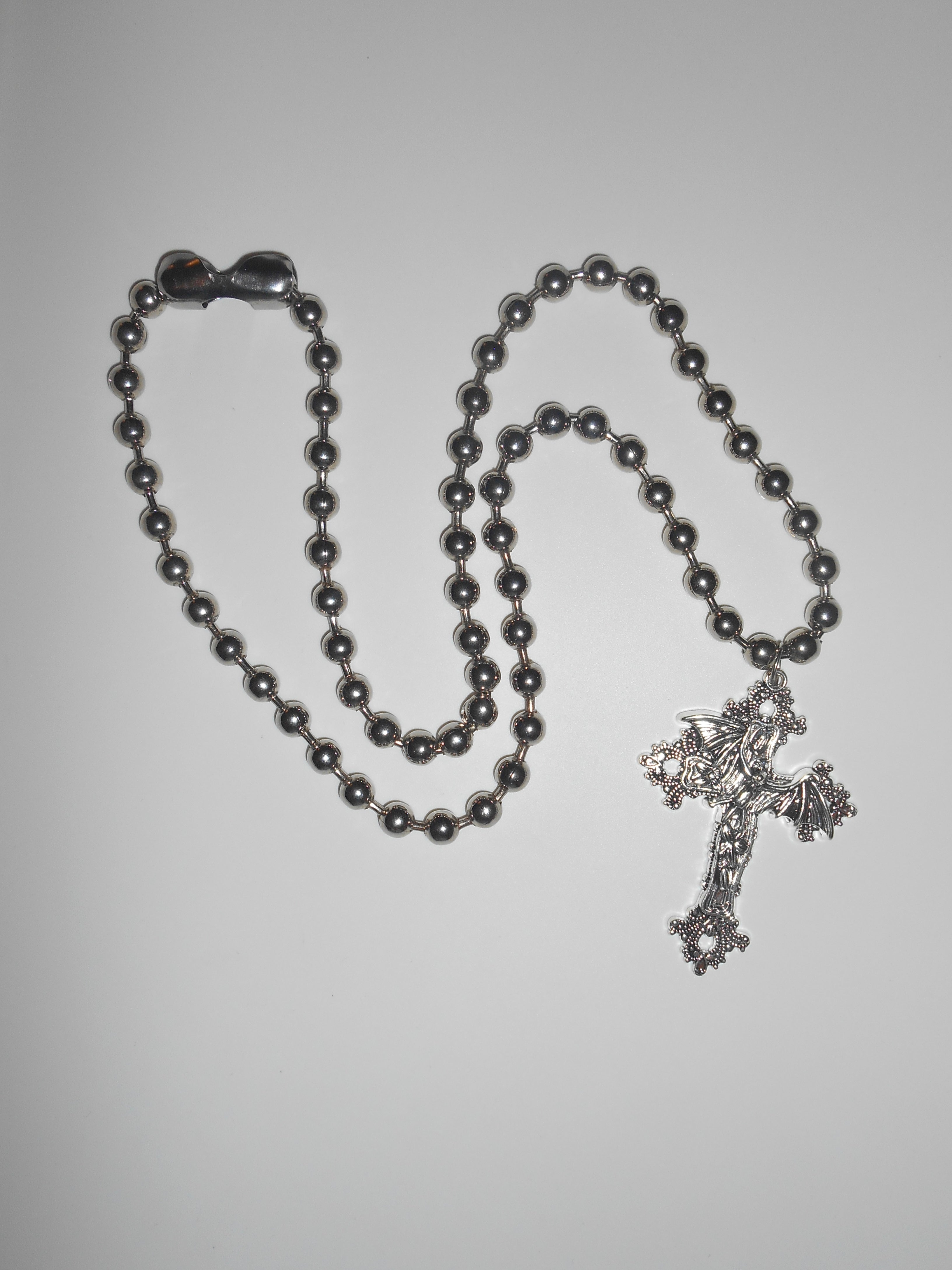 Collar de alas cruzadas