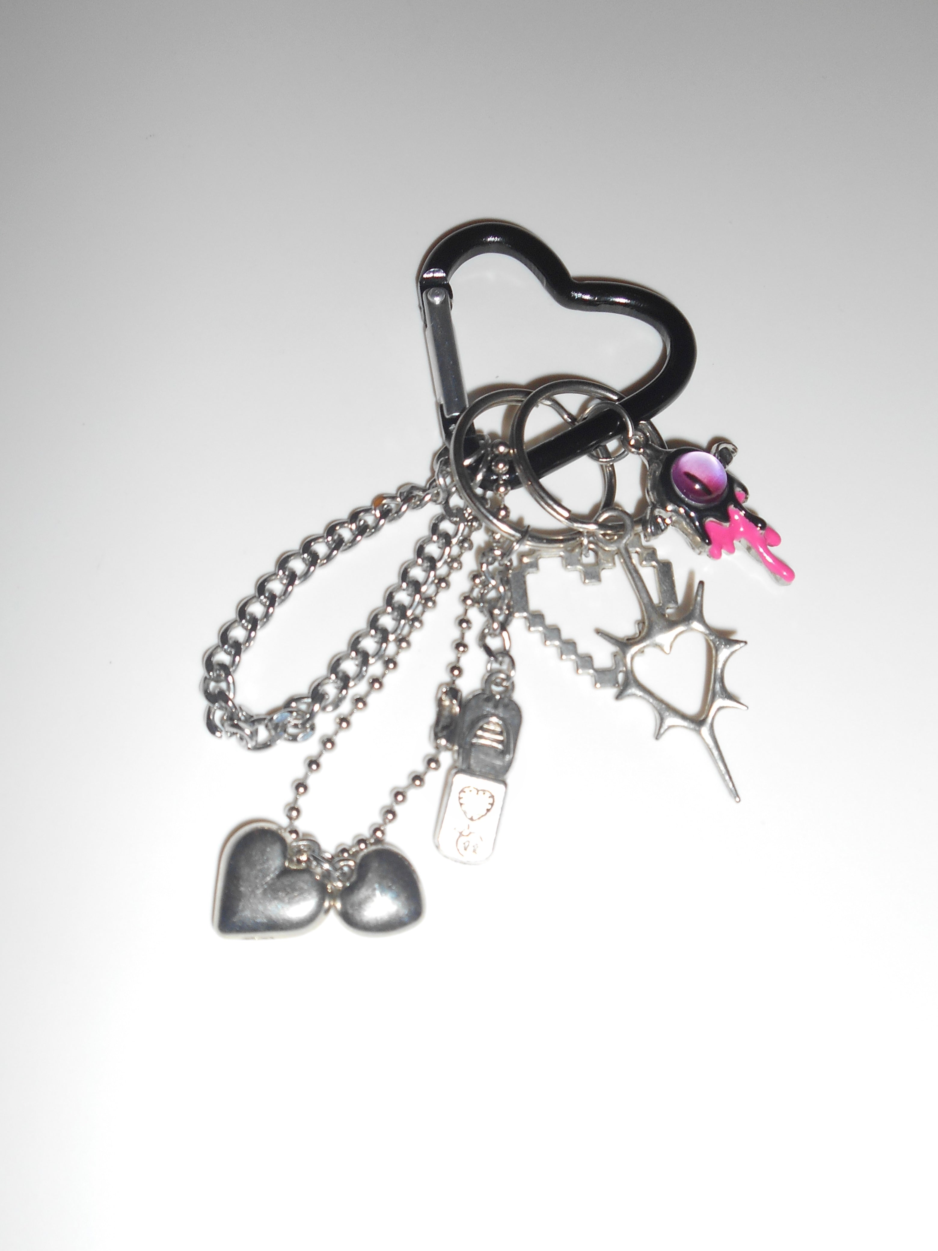 Glitched Karabiner Schlüsselanhänger